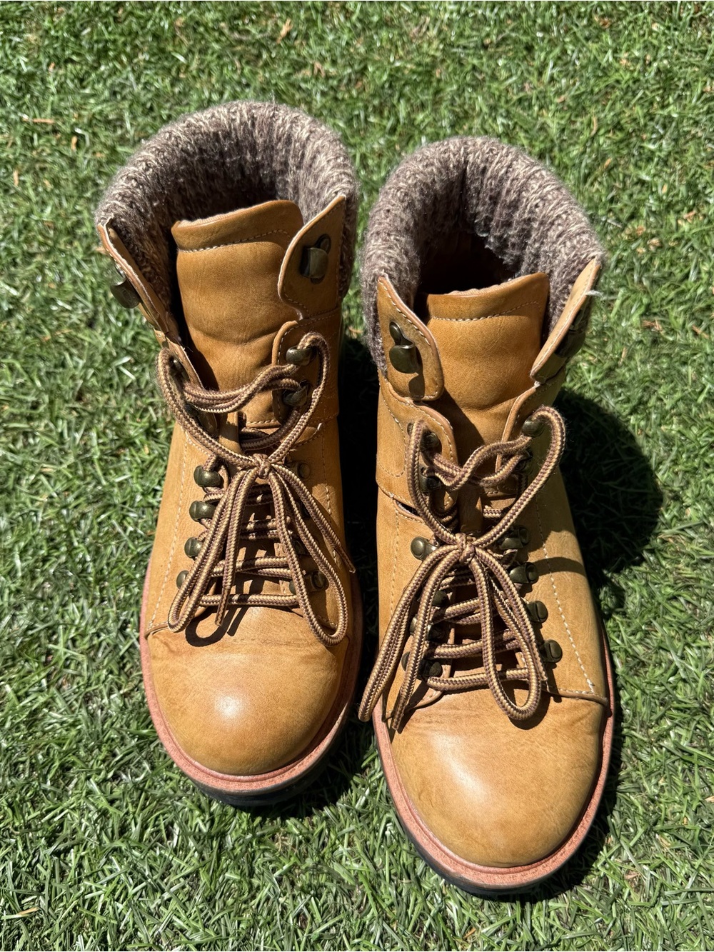 MIA tan faux leather hiking style boots sz (9)
